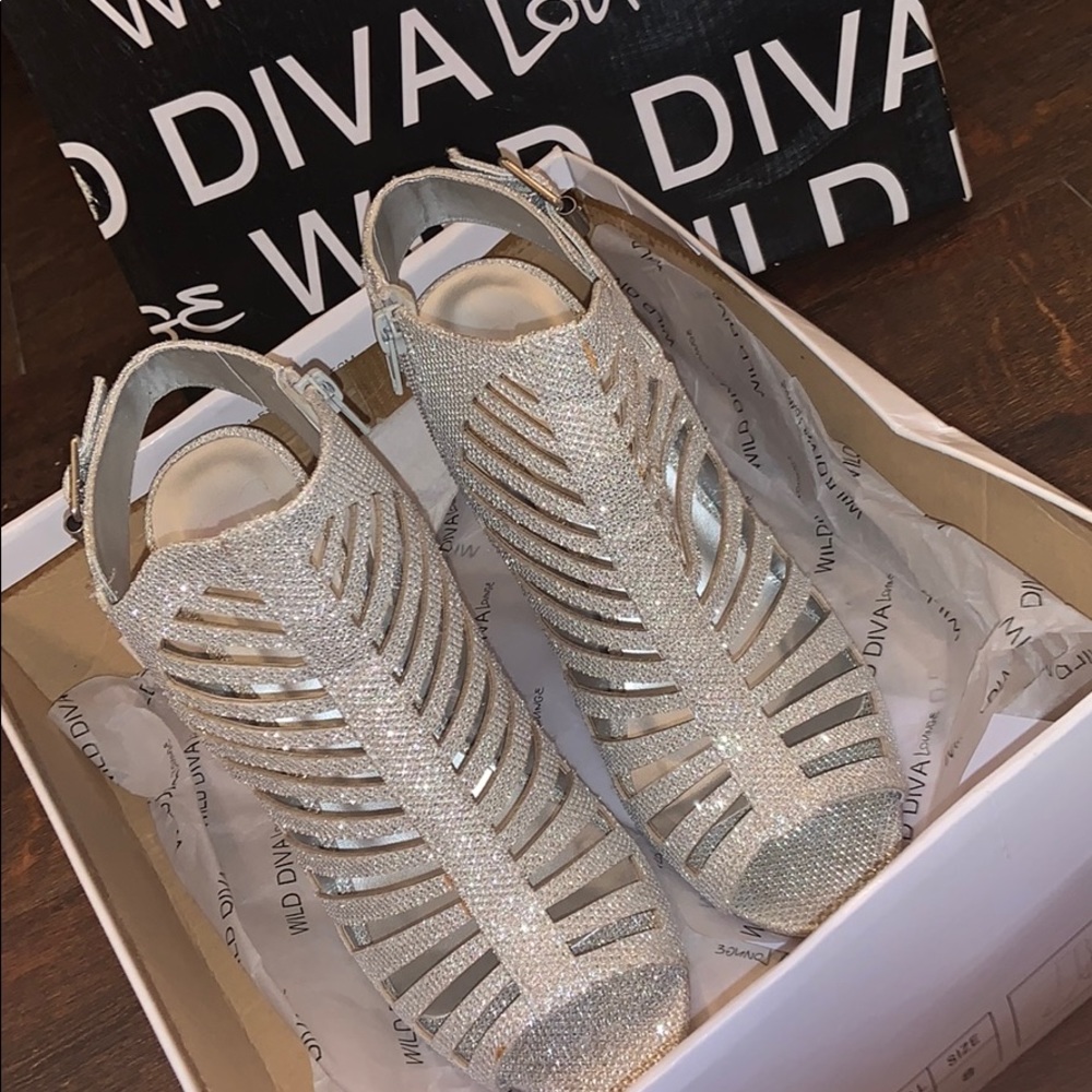 Silver glittery peep-toe heels